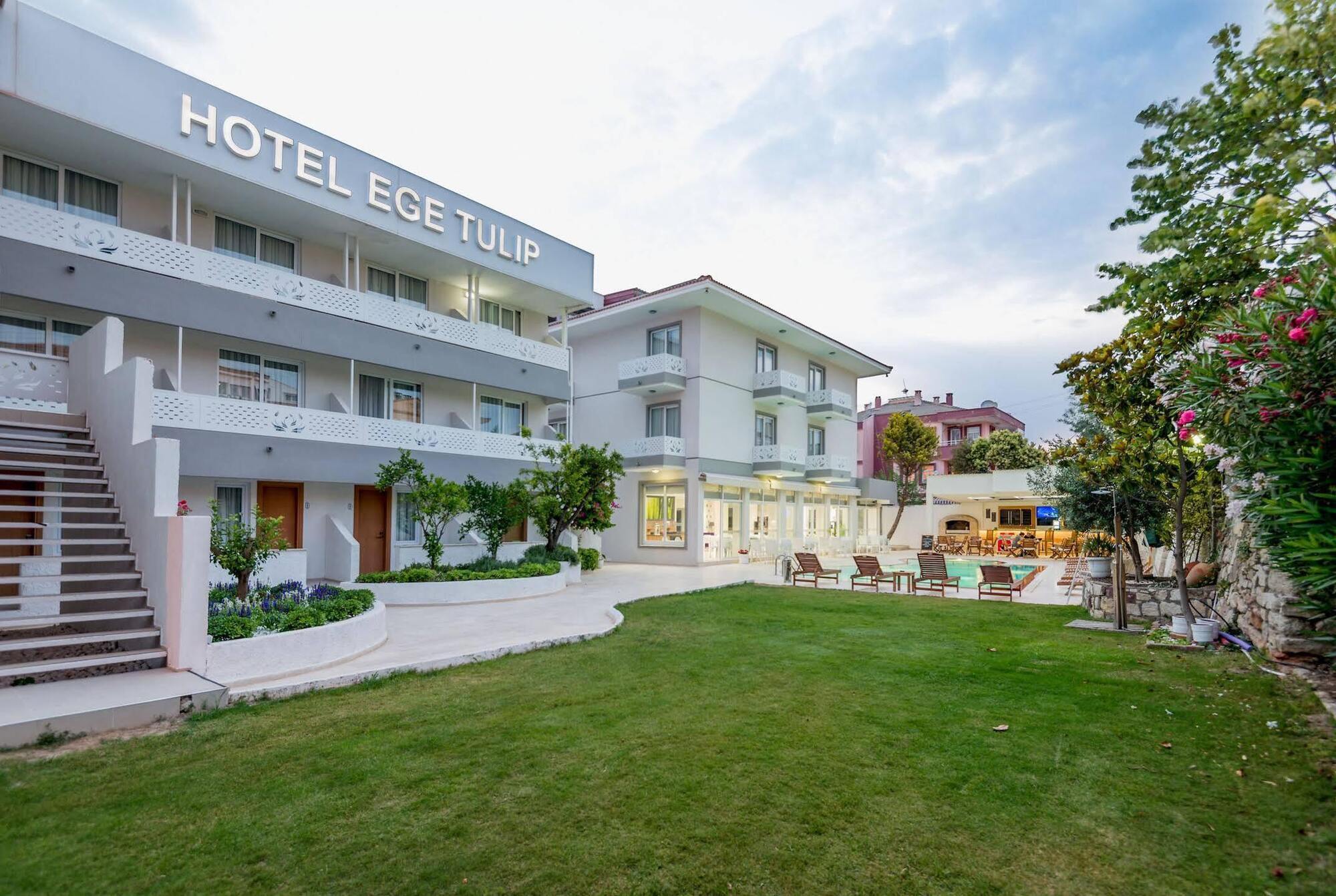 Ege Tulip Cesme Hotel Exterior photo